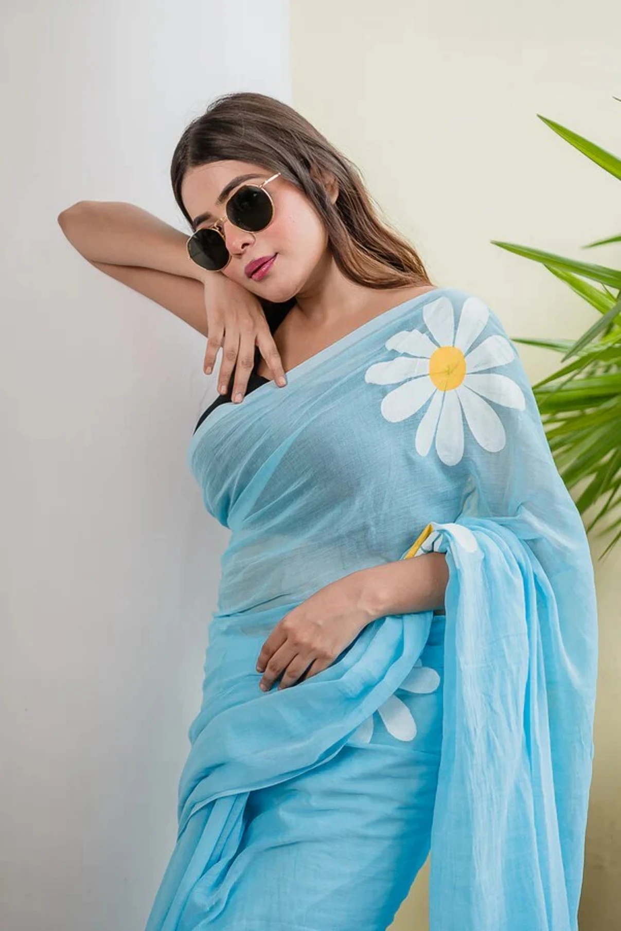VILLAGIUS Floral Print Handloom Pure Cotton Saree (Light Blue)