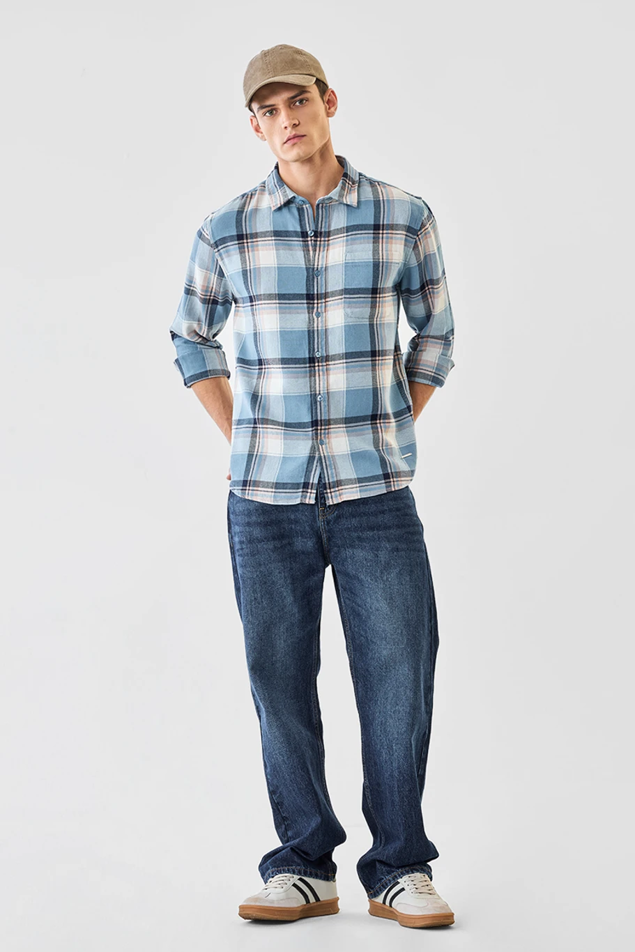 Men Regular Fit Checkered Spread Collar Casual Shirt