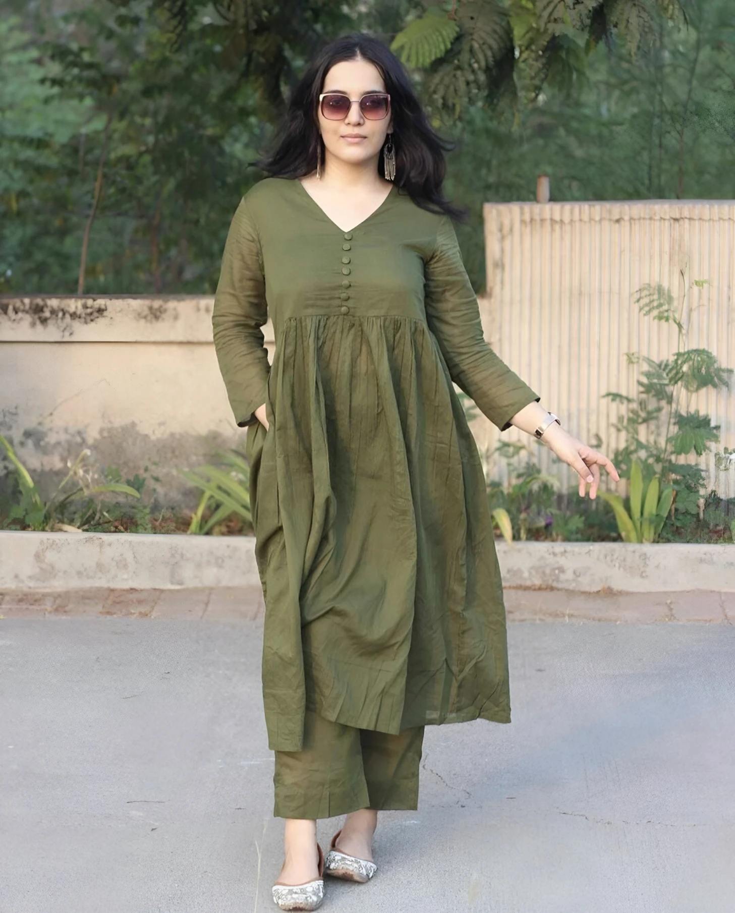 Hunaiza Women Cotton Rayon Kurta Pant Set