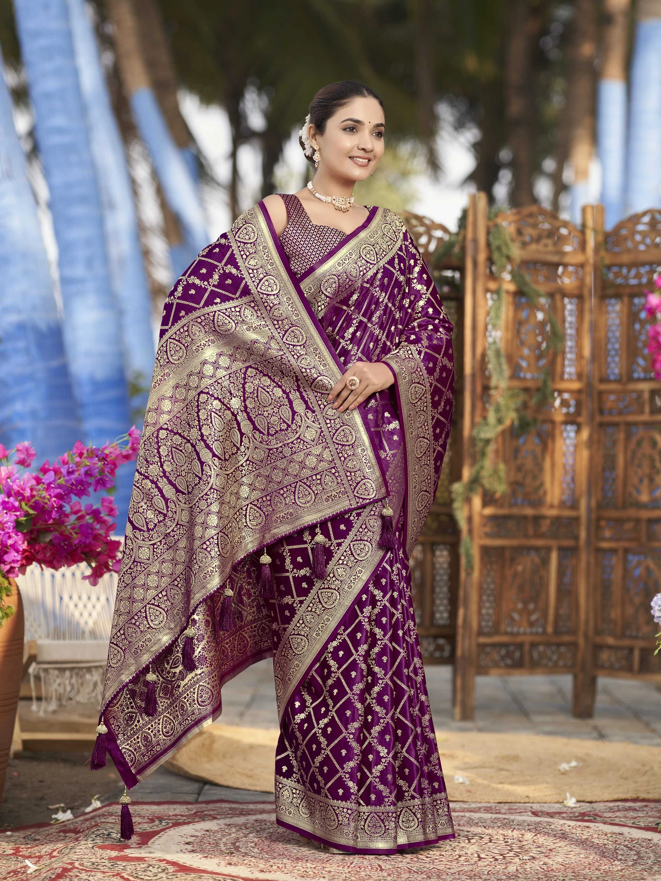 MANOHARI Woven Banarasi Jacquard Saree (Purple)