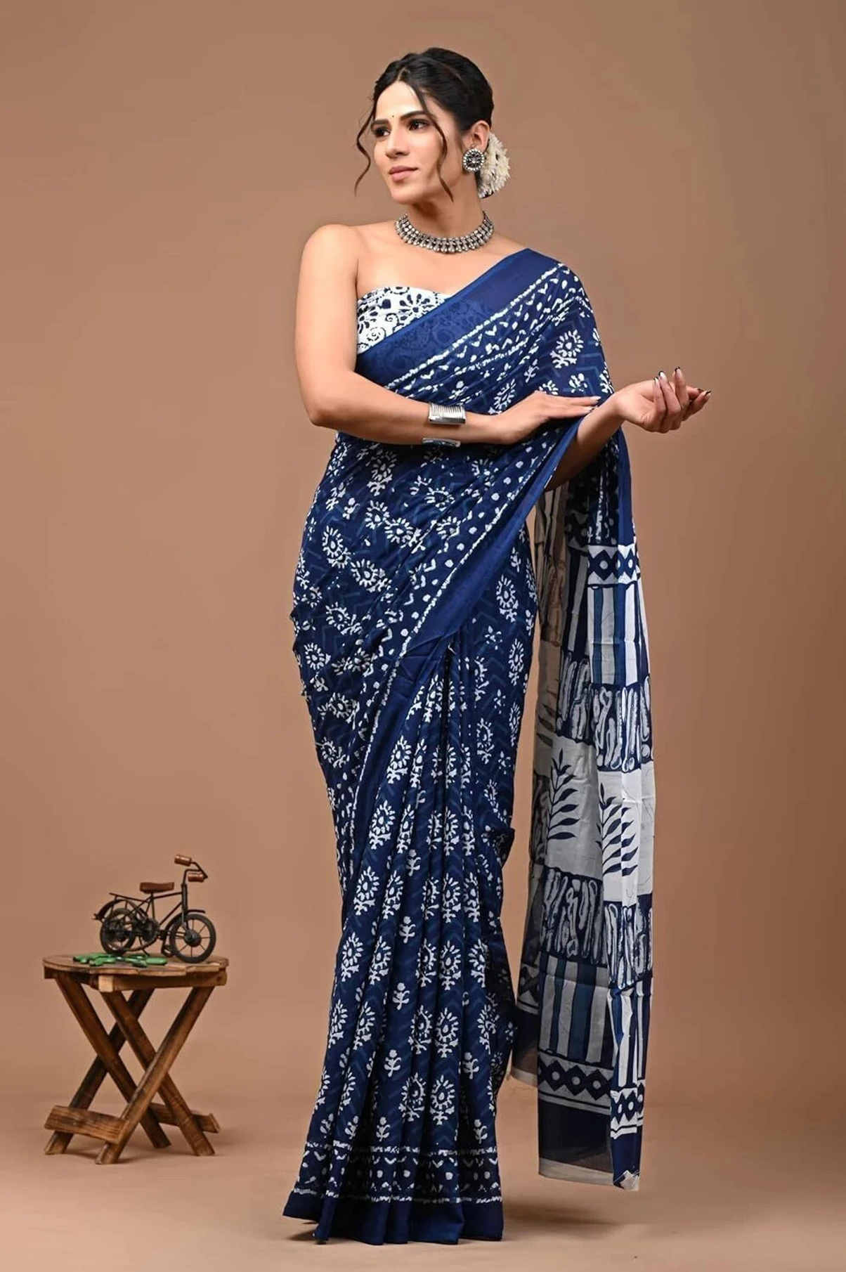 Divyam Digital Print Handloom Cotton Linen Saree (Blue)